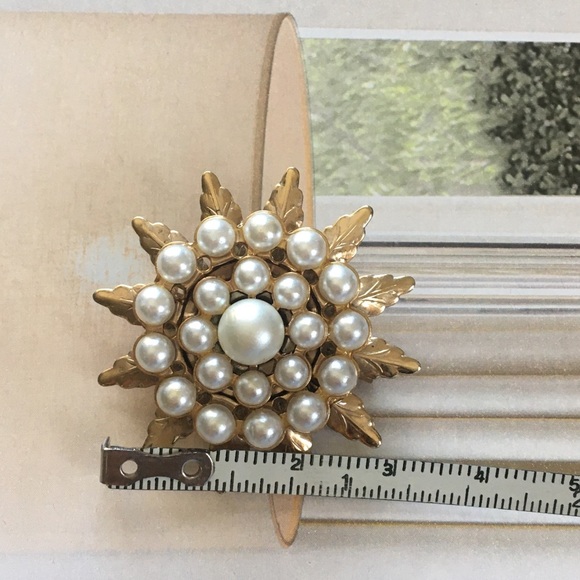 Vintage Pearl Flower Brooch - Picture 7 of 8